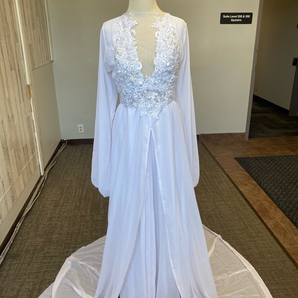 Chiffon beaded Beach wedding gown size medium - Picture 2 of 6